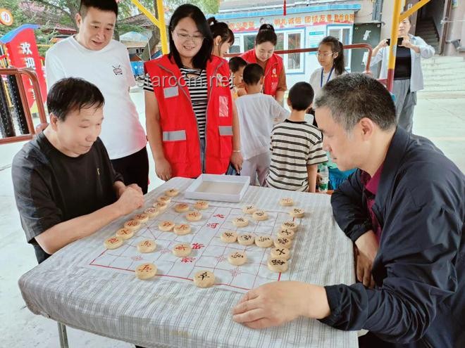 刚学棋的朋友说要和我切磋：一场友谊与智慧的较量